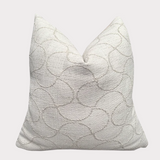COJÍN DE LÍNEAS CURVAS ENTRELAZADAS
